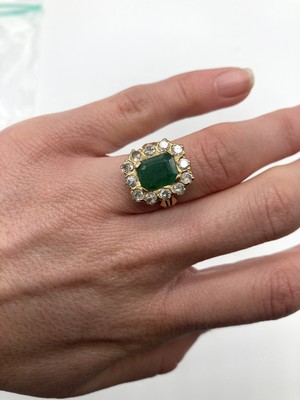 BAGUE type marguerite en or (750) ornée d'un...